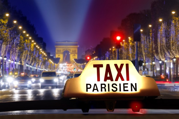 Réserver une moto taxi à Paris pour vos sorties